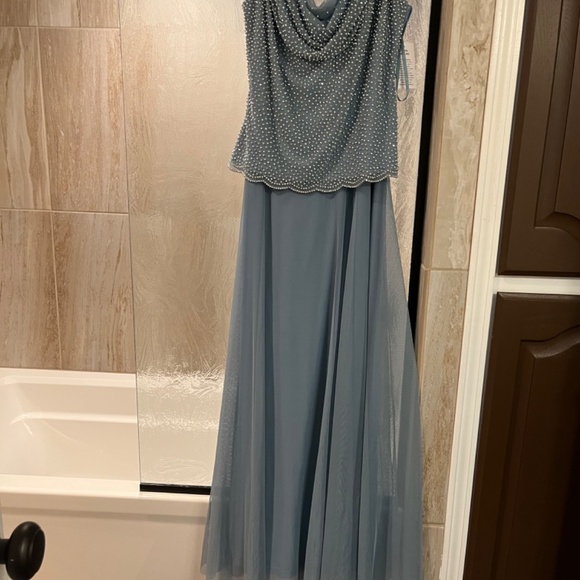 Evening dress - Picture 3 of 5